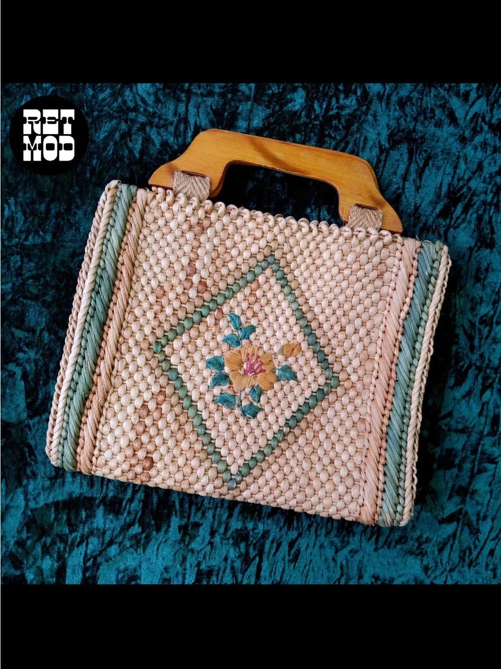 Vintage 60s Woven Raffia Straw Handbag Wooden Handle Floral Embroidered Boho - Picture 3 of 7